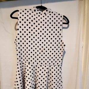 Sleeveless, ladies polka-dot top